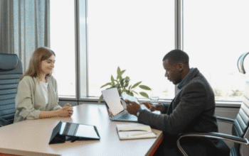 generate pay stubs for employees or contractors