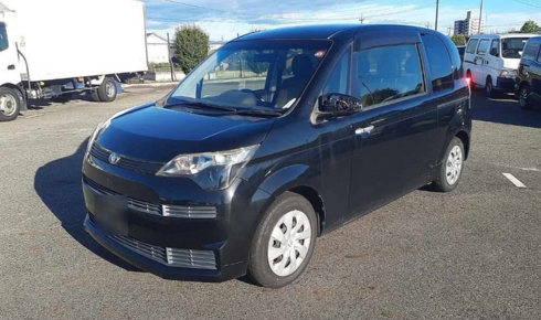 Toyota Spade – городской минивэн с большими дверями